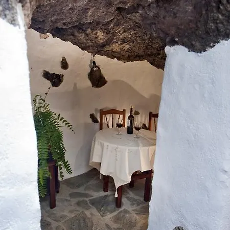 Rural House With Natural Cave איקוד דה לוס וינוס