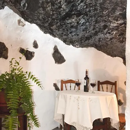 Rural House With Natural Cave איקוד דה לוס וינוס