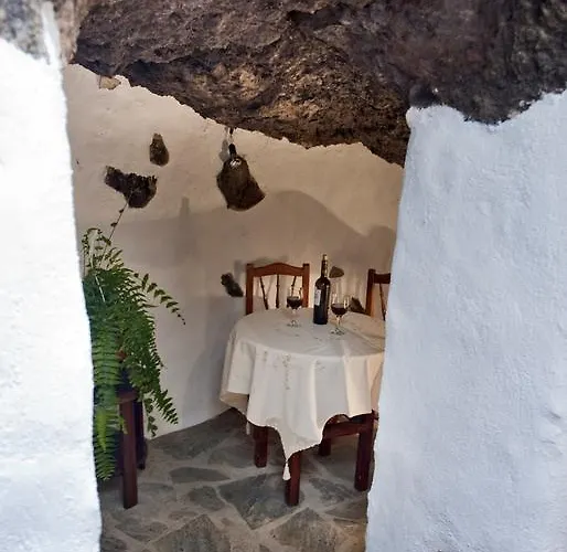 Rural House With Natural Cave 伊科德·德·洛斯·维诺斯